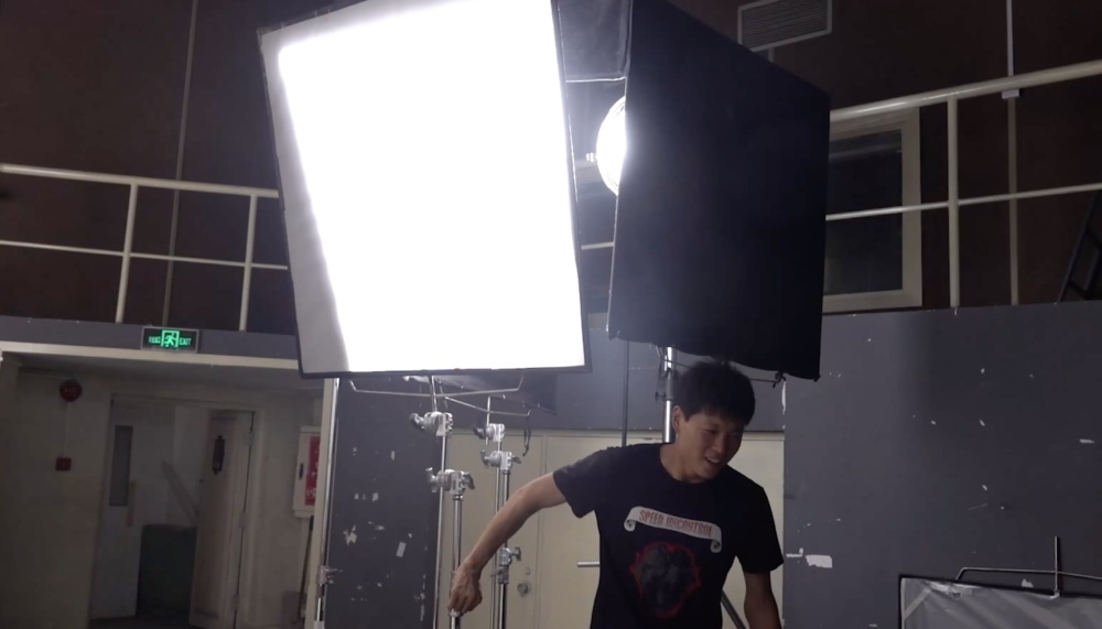 Aputure LS 600d Pro Light Storm Daylight LED Light (V-Mount) ไฟ LED สว่างเท่า HMI 1200 W สี daylight เอฟเฟกต์ในตัว 8 แบบ ควบคุมผ่านรีโมท แอพ Sidus Link