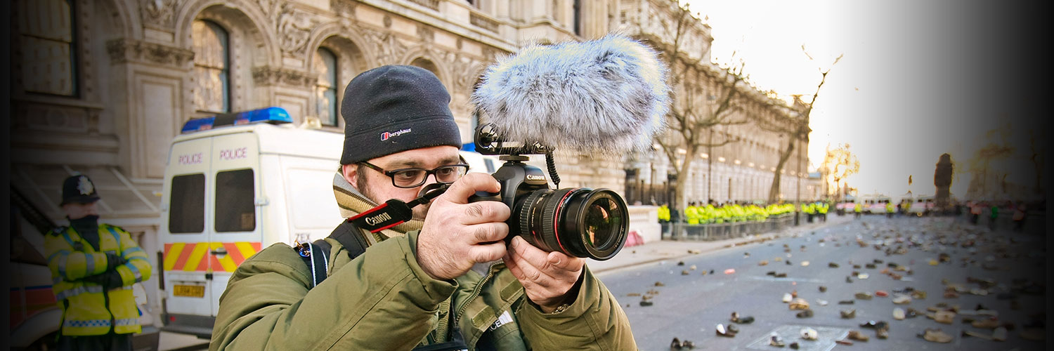 RODE Deadcat ขนแมวกันลมสำหรับไมค์ RODE VideoMic, NTG1, NTG2 ช่วยลดเสียงรบกวนจากลมที่เข้าสู่ไมค์เวลาใช้งานกลางแจ้ง ราคา 1650 บาท