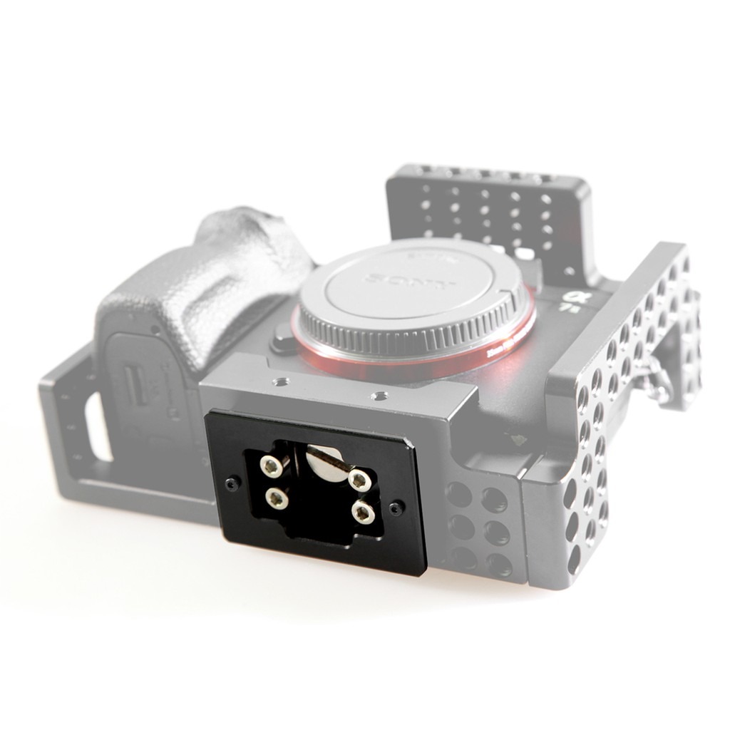 SmallRig Arca Swiss Quick Release Plate 1710 เพลท Arca Swiss สำหรับติดใต้เคจ SmallRig 1660, 1673, 1665 สามารถถอดกล้องได้โดยไม่ต้องถอดเพลท ราคา 420 บาท