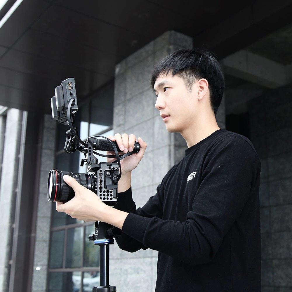 ชุดริก SmallRig Cage Kit for Sony A7R III/A7III 2096 สำหรับกล้อง Sony A7RIII / A7III ที่ล็อกสาย HDMI พร้อมด้ามจับ ราคา 5500 บาท